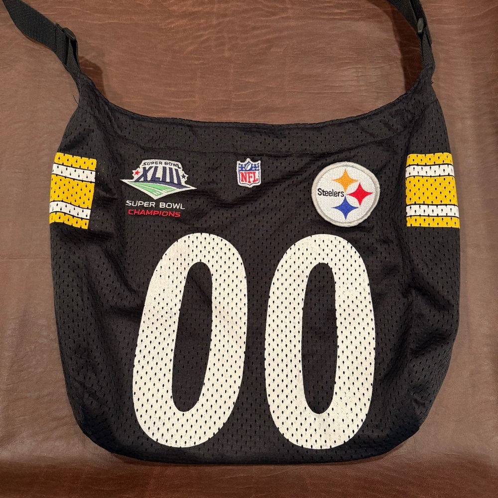 SOLD. NWOT Pittsburgh Steelers Jersey Bag